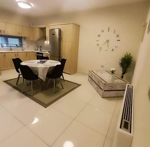 The Twins 2 Αμπάβρης