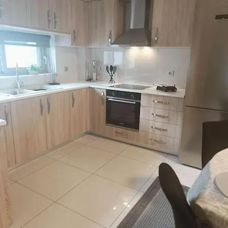 The Twins 2 Apartment Ampavris