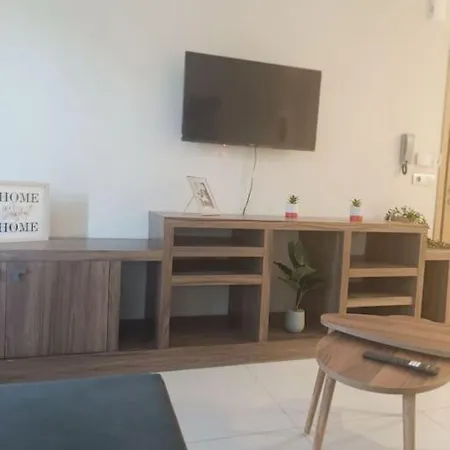 The Twins 2 アパート Ampavris