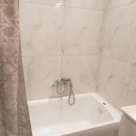 The Twins 2 Ampavris