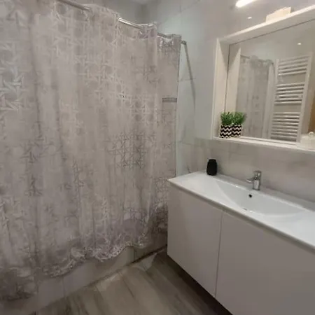 The Twins 2 * Ampavris